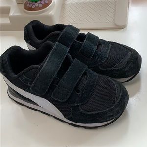 Toddler Velcro puma gym shoes